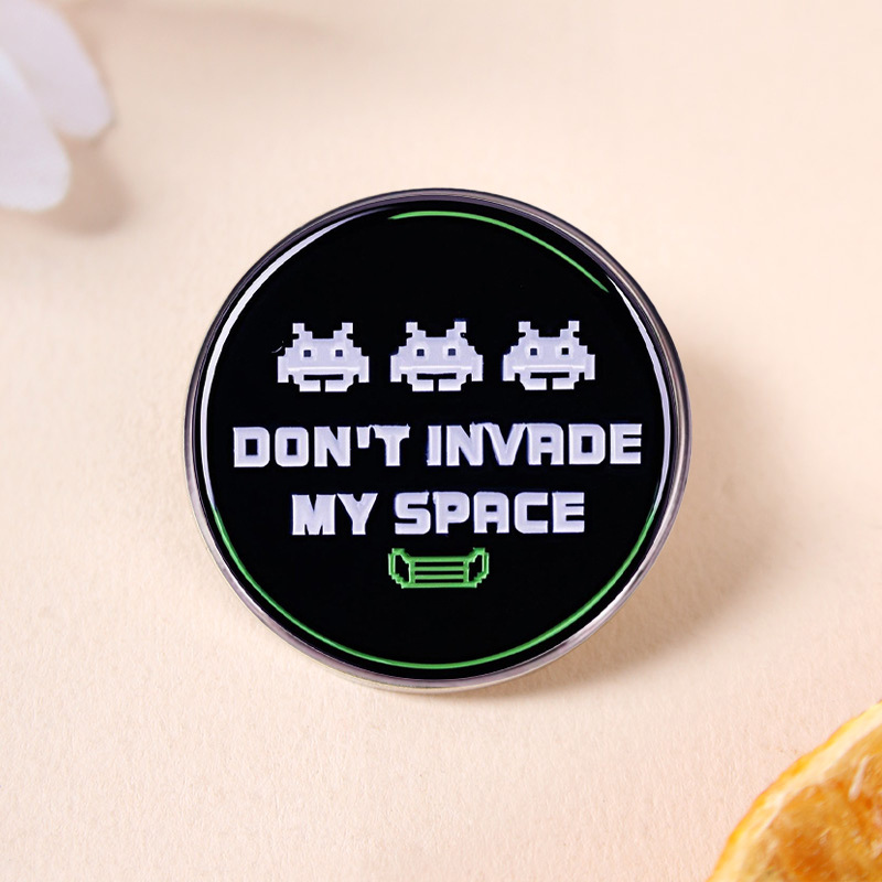 Anime pins Anime badges cartoon enamel pin Halloween dark pin badge horror scary gothic japanese game tv movie film pin science fiction accessory Z5