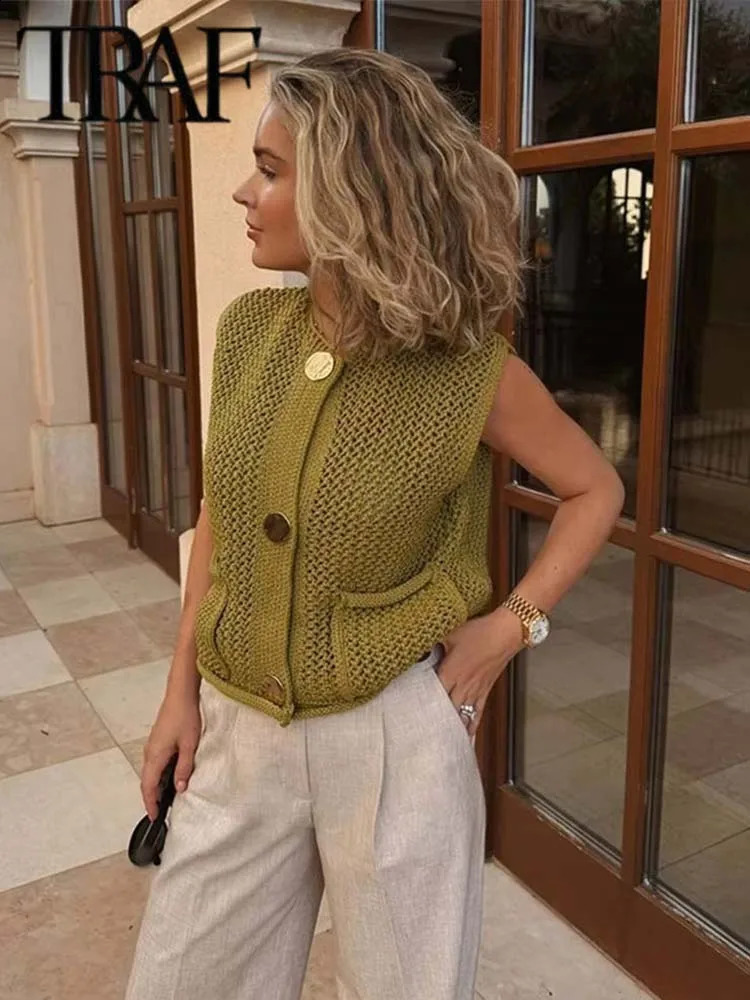 Women Fashion Sleeveless Coarse Needle Knitting Vest Sweater Female Chic Big Pockets Patch Buttons Cardigan Waistcoat Tops 250516