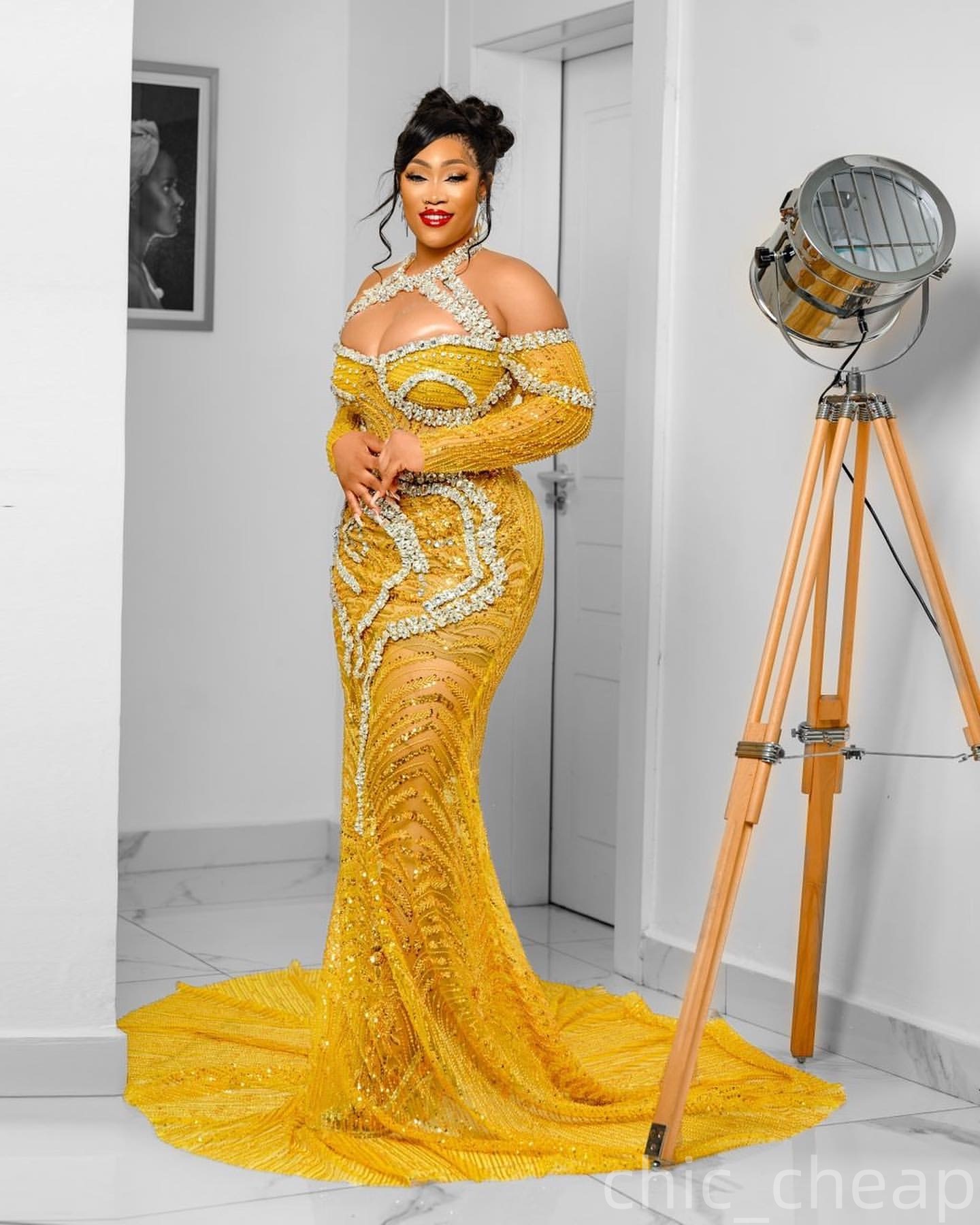 Mermaid Yellow Plus Size Prom Dresses 2025 Crystals Sequined Halter Evening Formal Party Second Birthday Engagement Gowns Dress For Special Occasions 