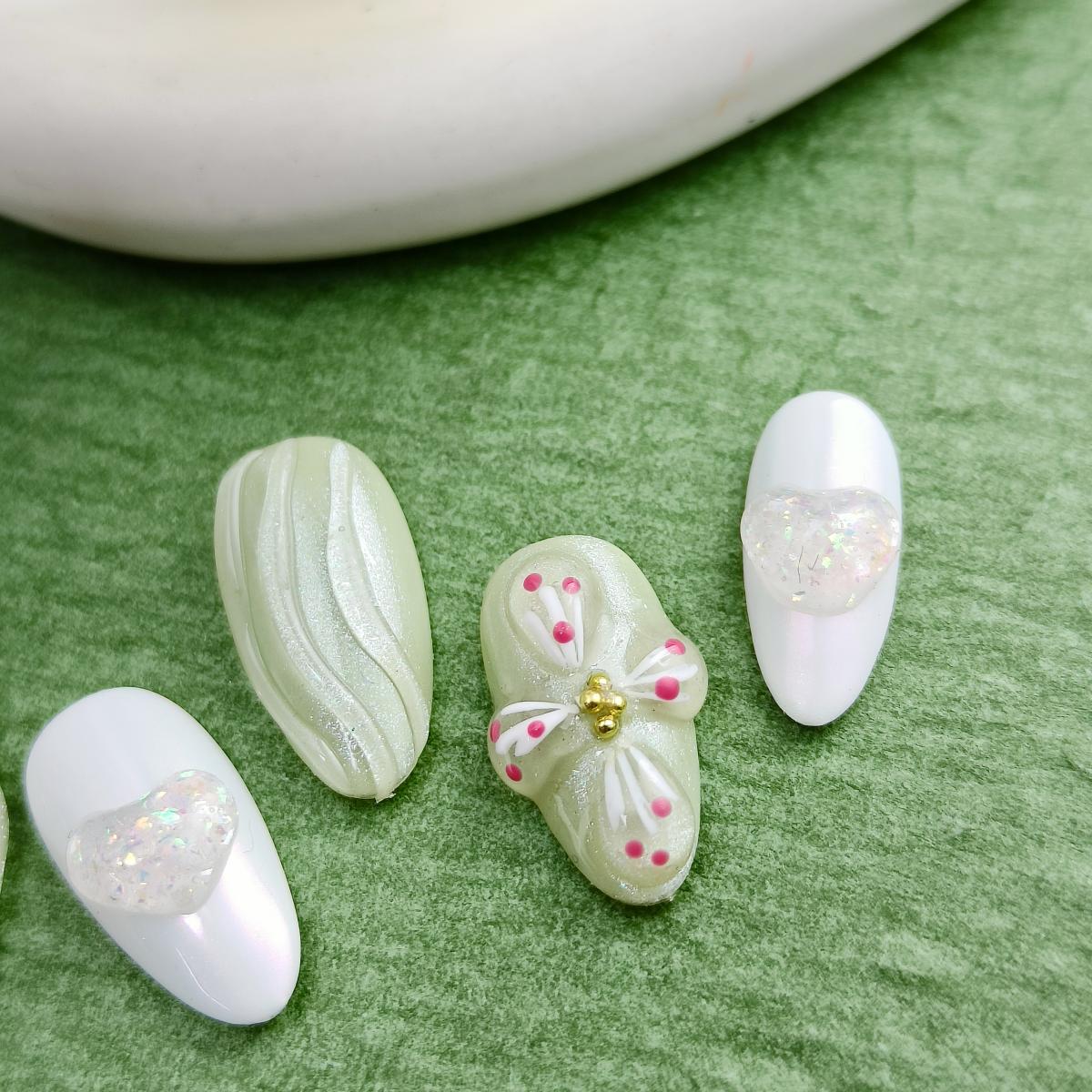 10pcs 3D Hand drawn Flowers Handmade Press-on nails Short Almond Nails Bundle 3D Love Green Spring Summer Finished nail stickers Free storage box jell