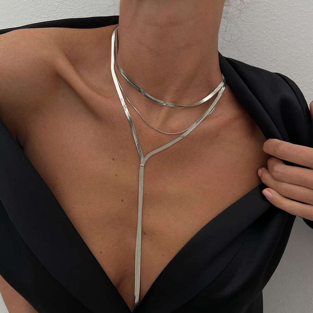 Unique Hip hop Snake Bone Chain Collarbone Chain Chocker with French Tassel Metal Necklac