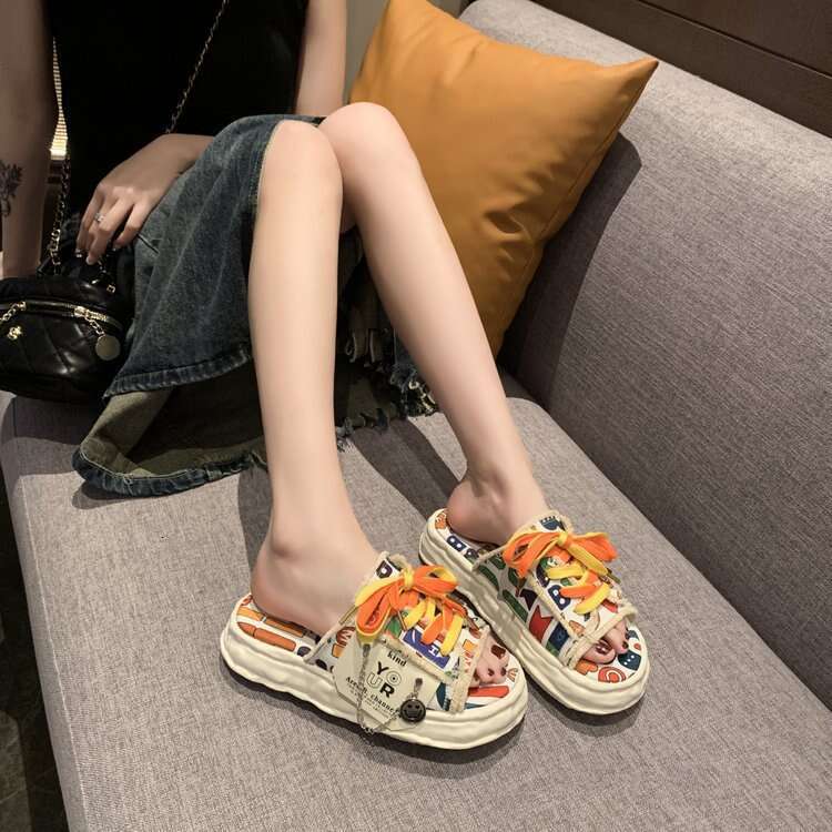 Fashionable Thick Bottom Slippers Summer Graffiti Outerwear New Sandals Small Sponge Bottom Women's Cool Slippers 2025 New Designer Sandals