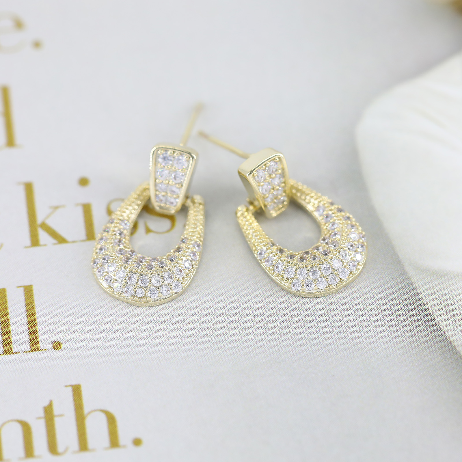 Cushion Princess Cut Bridal Earrings Simple Bride Drop Post Clear Cubic Zirconia Dangle Stud For Wedding Prom Anniversary Elegant earrings are simple 