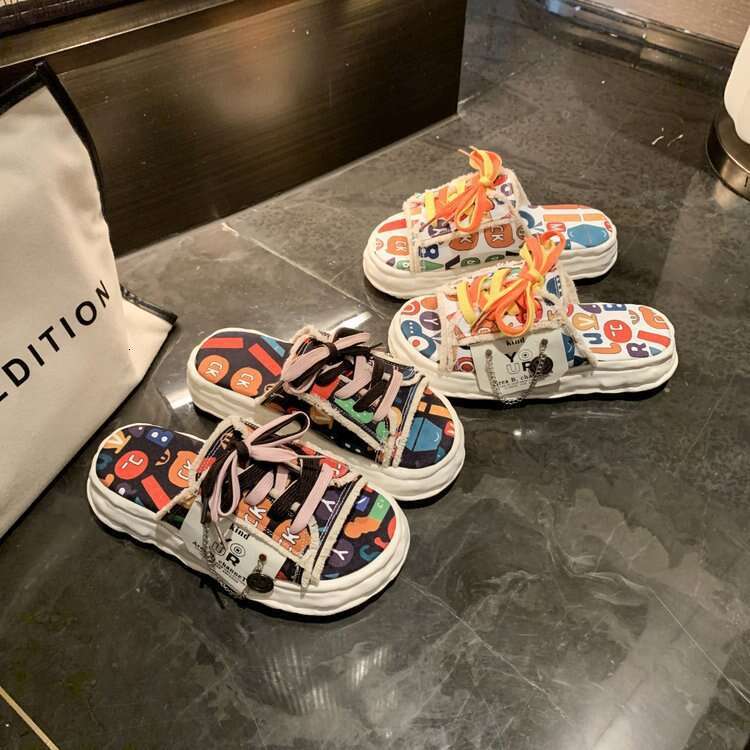 Fashionable Thick Bottom Slippers Summer Graffiti Outerwear New Sandals Small Sponge Bottom Women's Cool Slippers 2025 New Designer Sandals