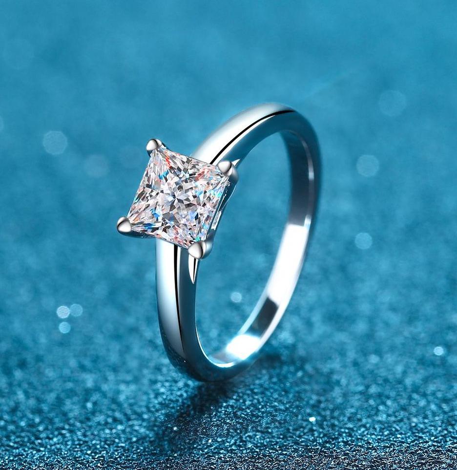 925 Sterling Silver Solitaire Moissanite Ring 1ct/2ct with Square Cut - Perfect Engagement Ring