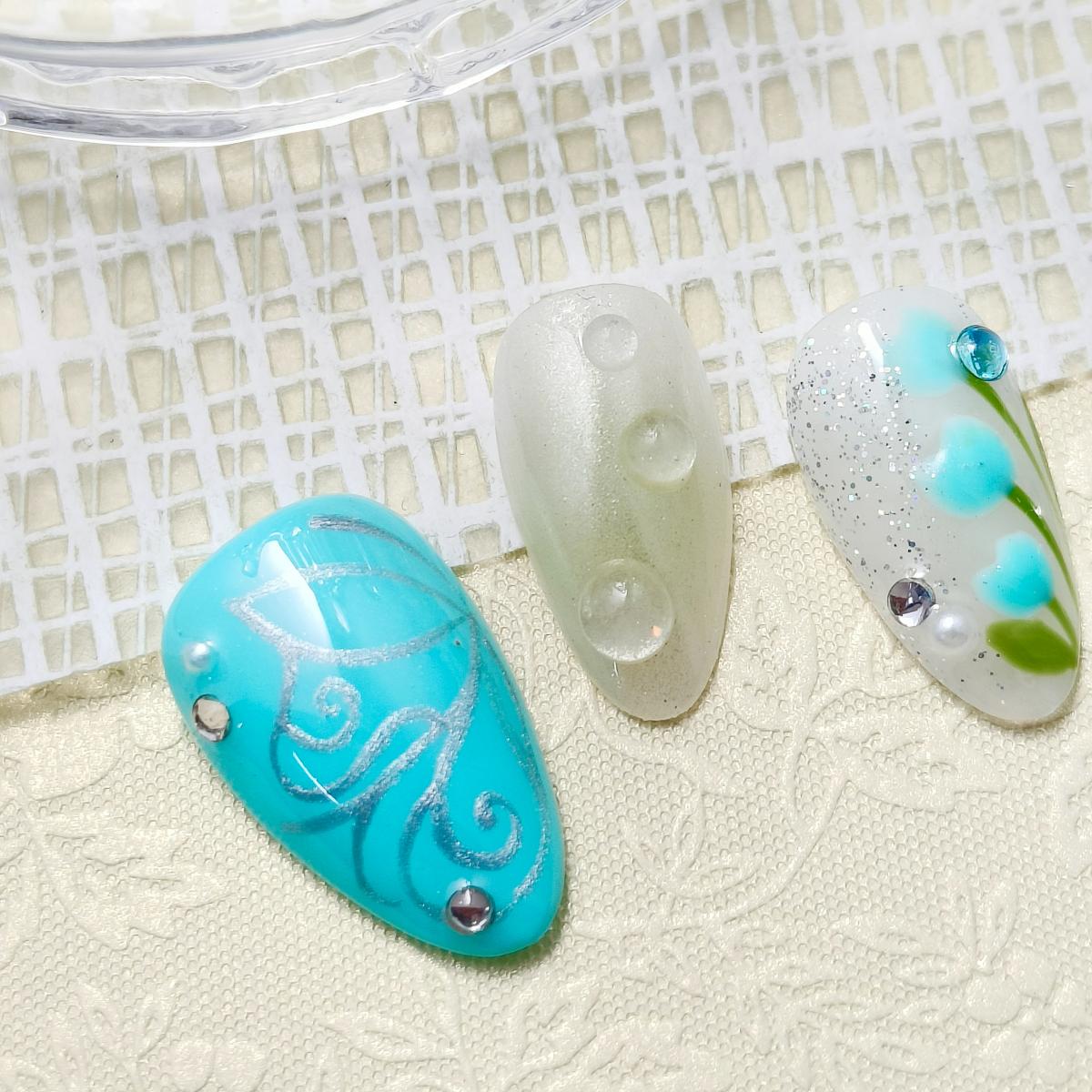 10pcs 3D Hand drawn Flowers Handmade Press-on nails Short Almond Nails Bundle Diamond Spring Summer Finished nail stickers Free storage box jelly glue
