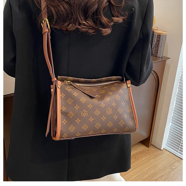 bag Shoulder Designer 2025 Deluxe Casual Flap Tote Handbag Crossbody Ladies Satchel Pillow Bag