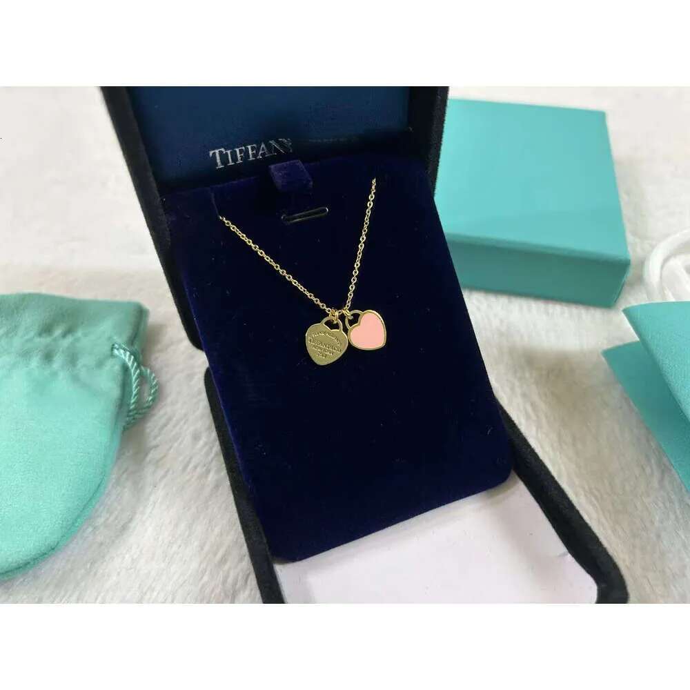 Designer Pendant Necklace Elegant Fashion Jewelry for Women | Stylish Necklaces S25718