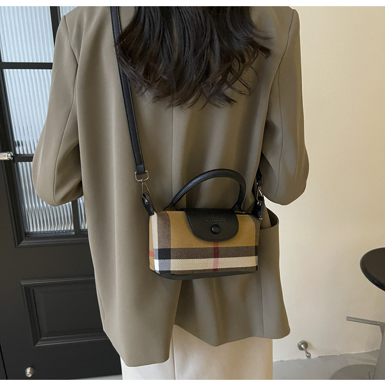 2025 free shipping designer shoulder bag casual flap grid Small square bag package for woman white black messenger bag