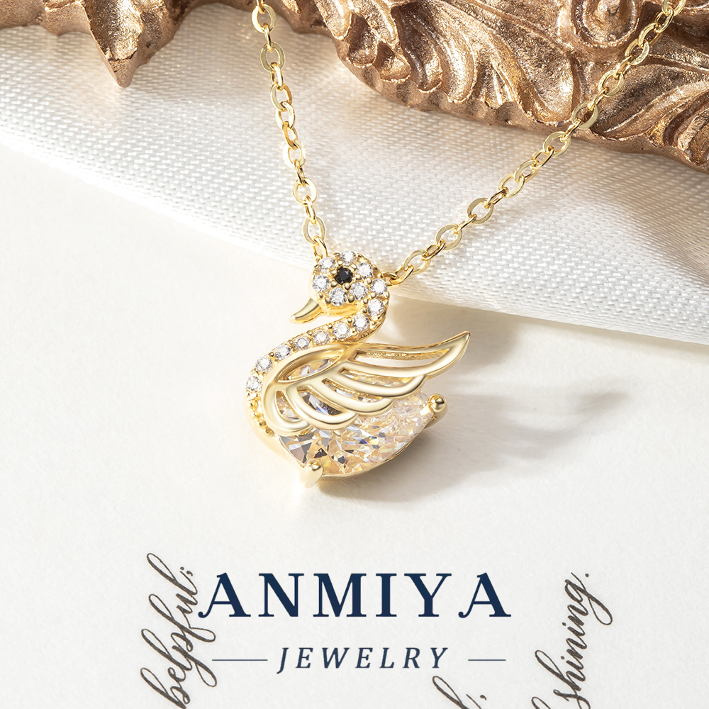 925 Sterling Silver Swan Motif Pendant Necklace Elegant Minimalist Jewelry Everyday Layering Necklace for Evening Occasions