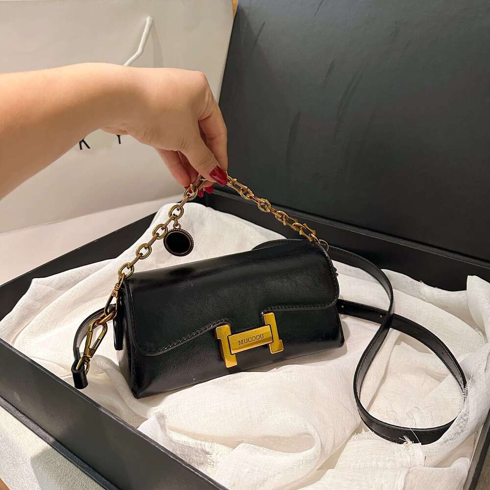 DHGadgets Designer Women's Niche Fashion Crossbody Bag - Premium Solid Color Underarm Purse