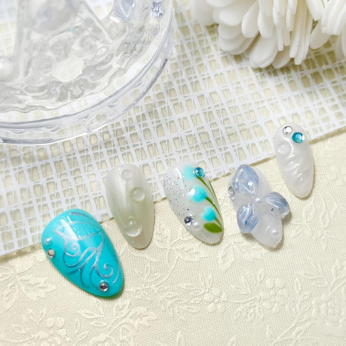 10pcs 3D Hand drawn Flowers Handmade Press-on nails Short Almond Nails Bundle Diamond Spring Summer Finished nail stickers Free storage box jelly glue