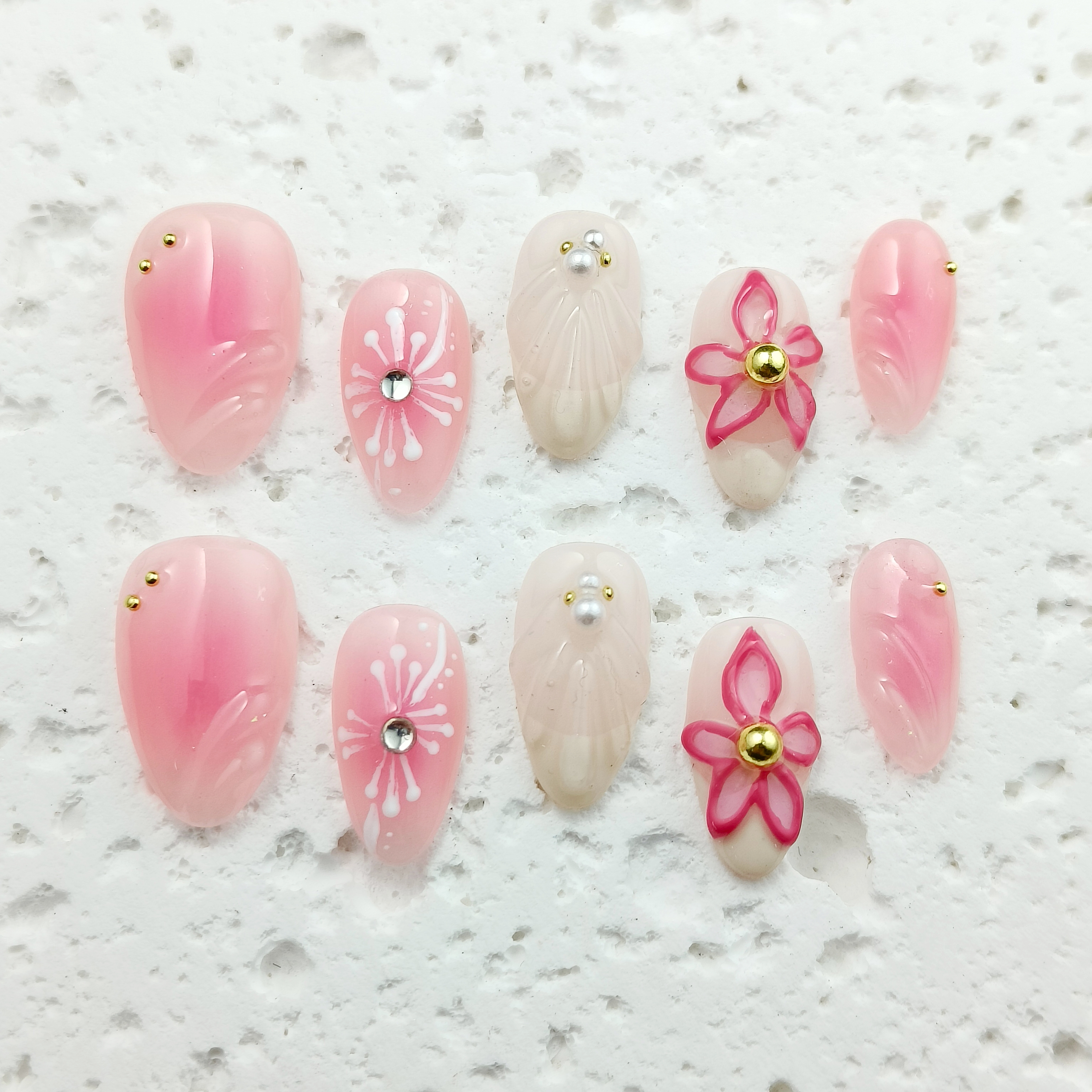 10pcs 3D Hand drawn Flowers Handmade Press-on nails Short Almond Nails Bundle Pink Sweet Pearl Elegant Finished nail stickers Free storage box jelly g