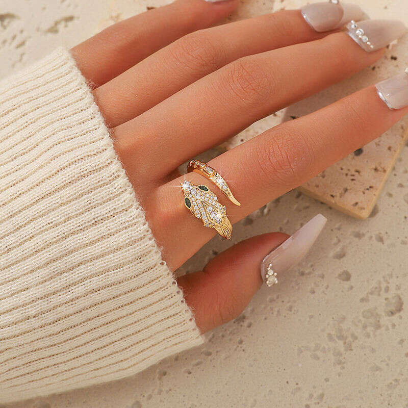 Hot selling niche design snake shaped for female niche, high-end, luxurious, fashionable, versatile, personalized index finger ring