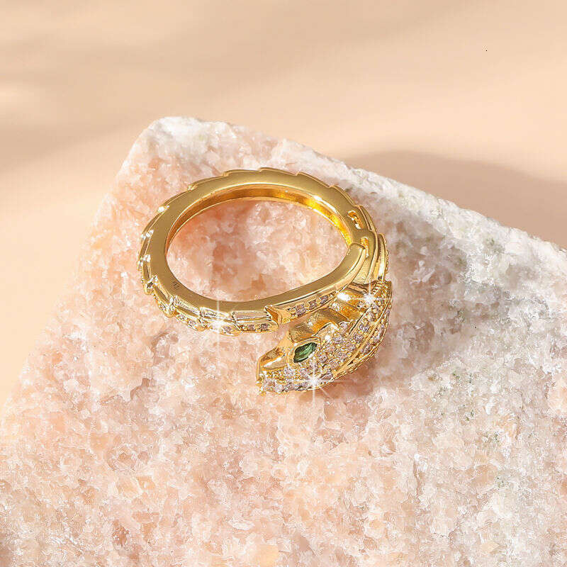 Hot selling niche design snake shaped for female niche, high-end, luxurious, fashionable, versatile, personalized index finger ring