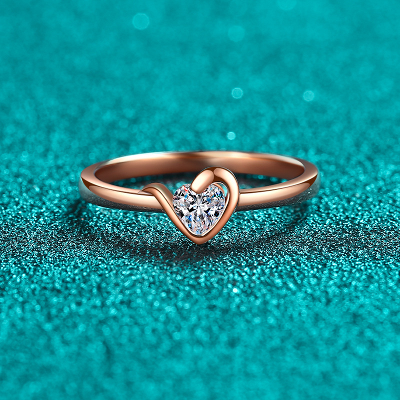 Chic S925 Sterling Silver Moissanite Ring Featuring a Delicate Heart Shape