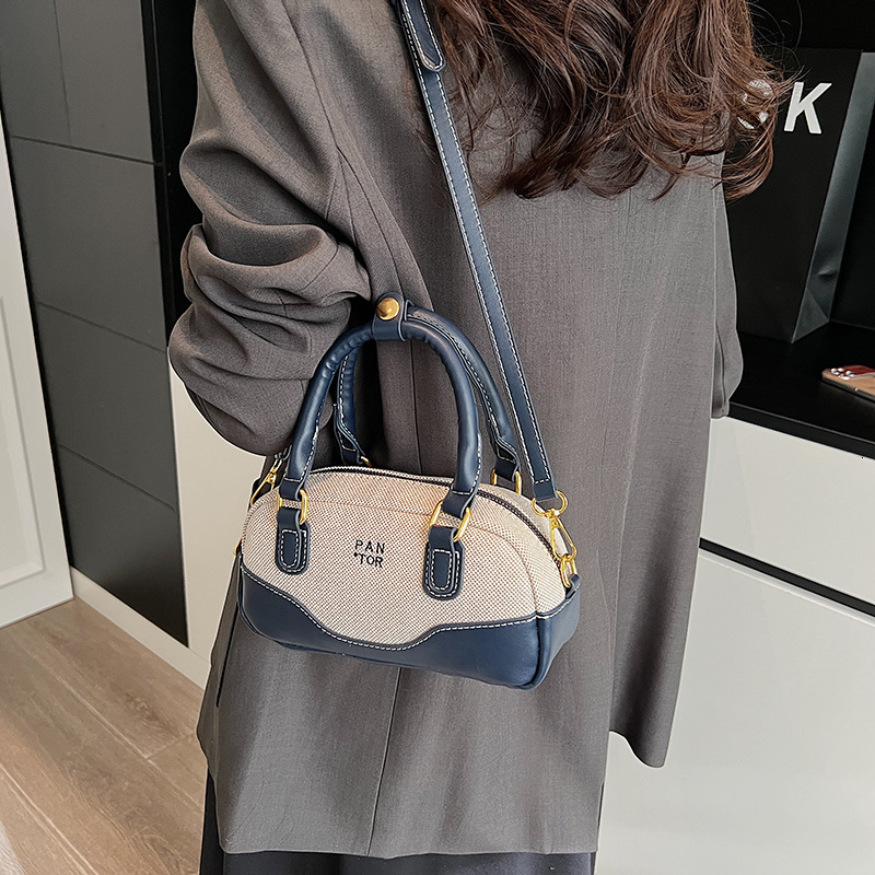 2025 New Outdoor Style Luxury Free Delivery Designer Bag Color Blocking Small Bowling Bag Niche Design Simple Commuting Boston Single Shoulder Pillow 