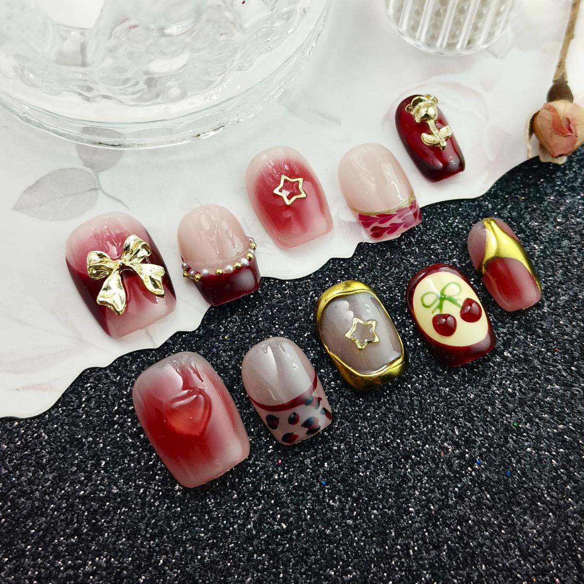10pcs 3D Rose Hand drawn Handmade Press-on nails Short Coffin Nails Bundle Sweet Cherry Love Bow Gorgeous Finished nail stickers Free storage box jell
