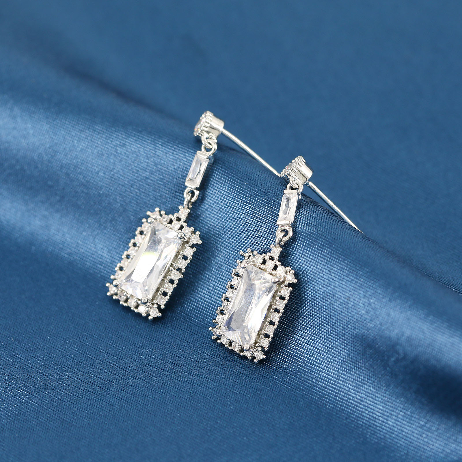 Cushion Princess Cut Bridal Earrings Simple Bride Drop Post Clear Cubic Zirconia Dangle Stud For Wedding Prom Anniversary Full of high-end feeling