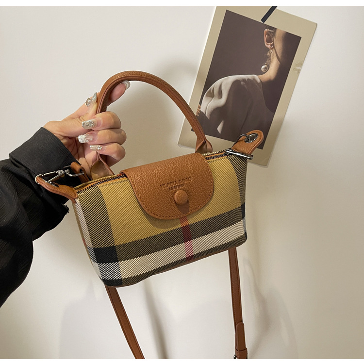 2025 free shipping designer shoulder bag casual flap grid Small square bag package for woman white black messenger bag