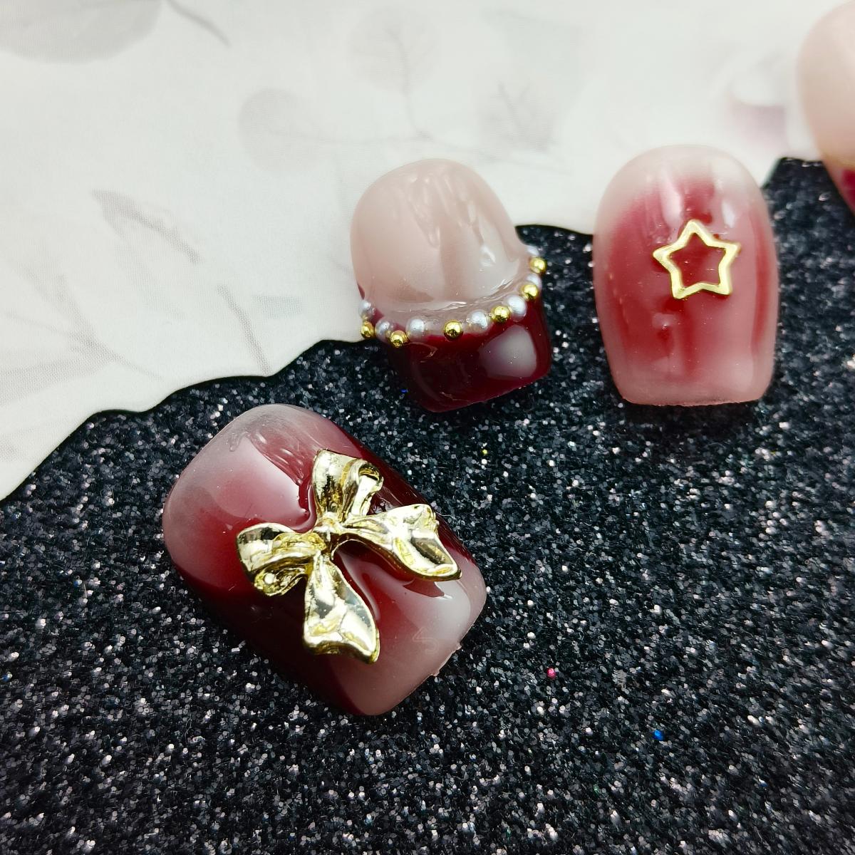 10pcs 3D Rose Hand drawn Handmade Press-on nails Short Coffin Nails Bundle Sweet Cherry Love Bow Gorgeous Finished nail stickers Free storage box jell