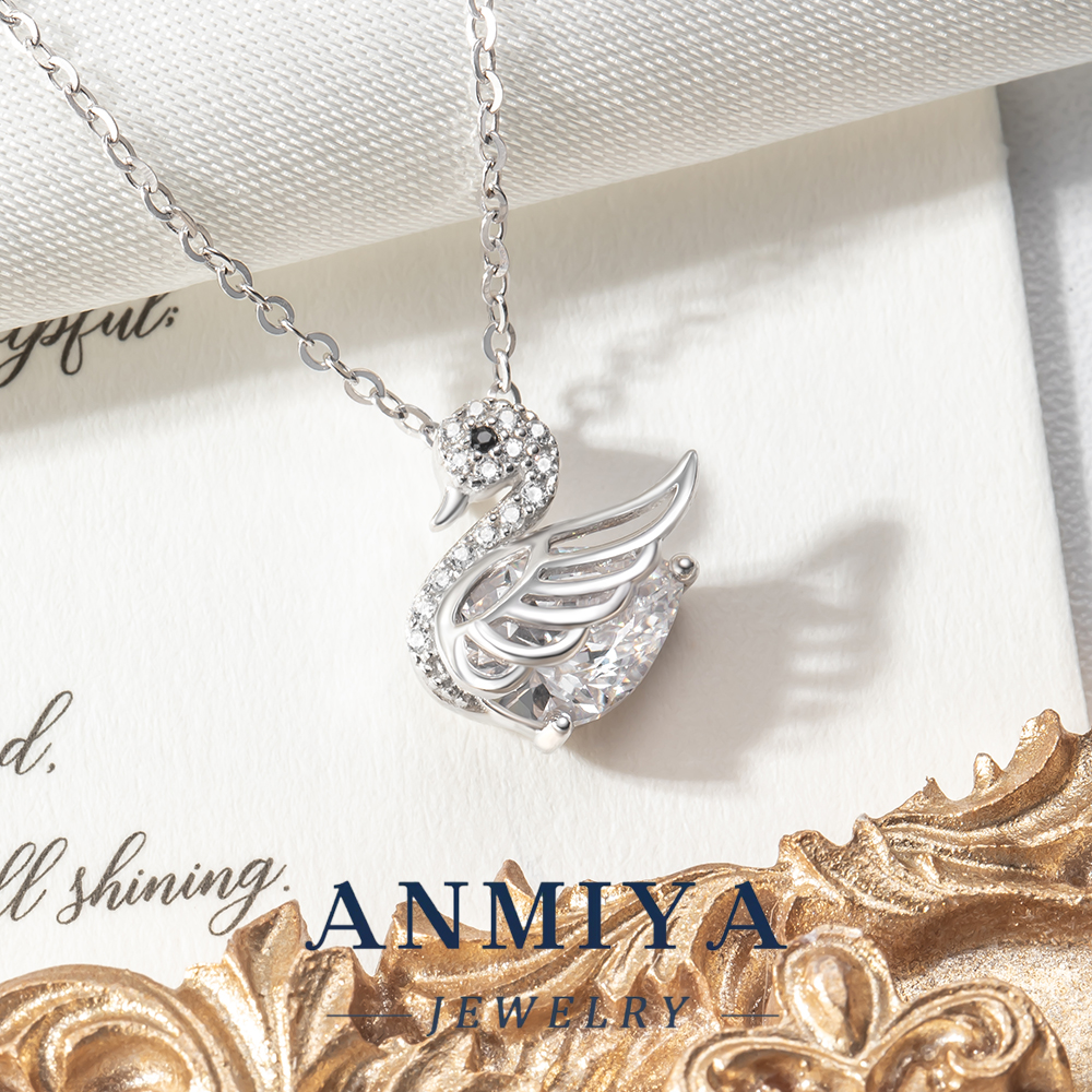 925 Sterling Silver Swan Motif Pendant Necklace Elegant Minimalist Jewelry Everyday Layering Necklace for Evening Occasions