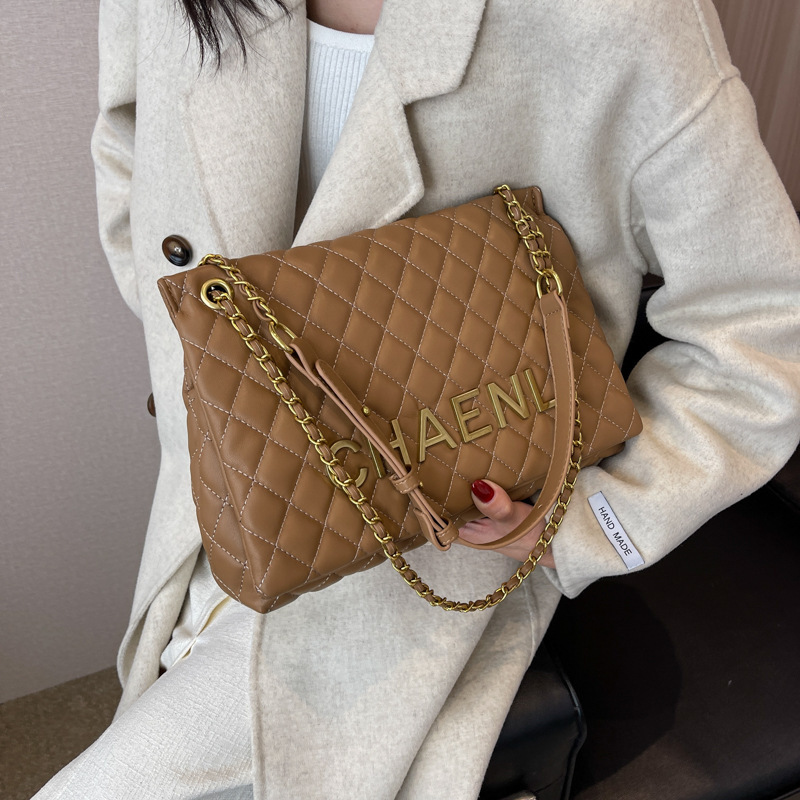 A new type of simple and fashionable large-capacity crossbody women's bag with diamond-shaped embroidered thread 2025s hot