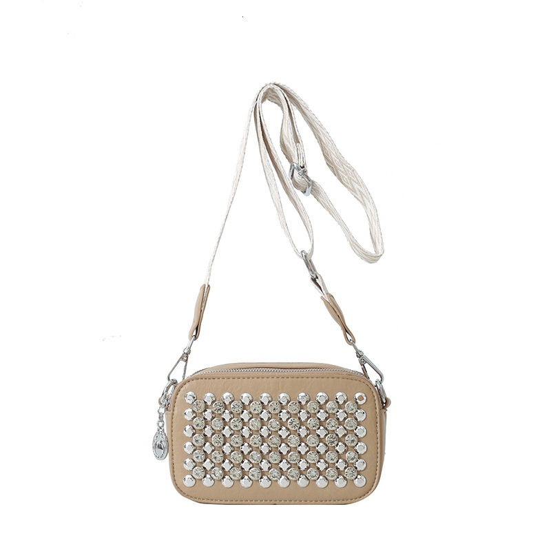 2025 New Outdoor Style Luxury Free Delivery Designer Bag Popular Korean Version Fashionable Rivet Personalized Women's Wide Shoulder Strap Crossb