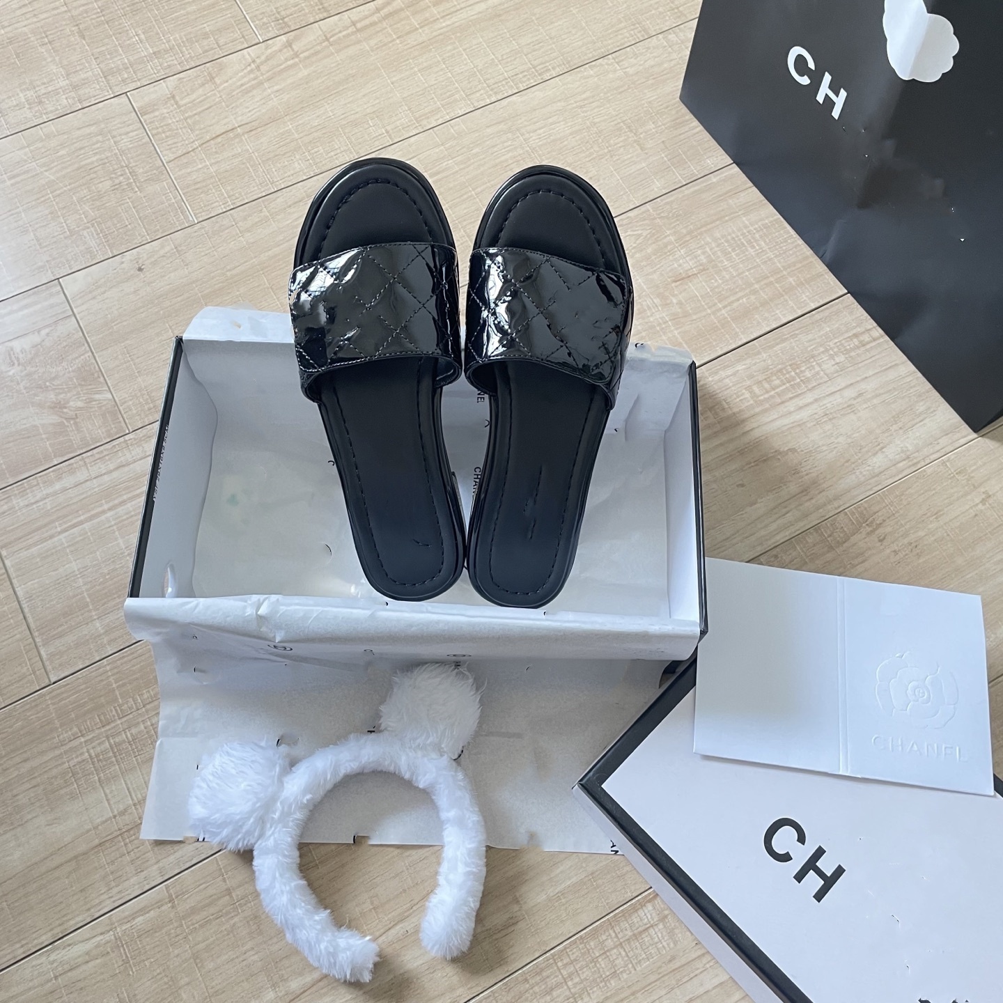 2025 Luxury designer women's flat slippers high-quality brown sandalscasual soled slippers summer vacation beach sandalswomen's CC slippers