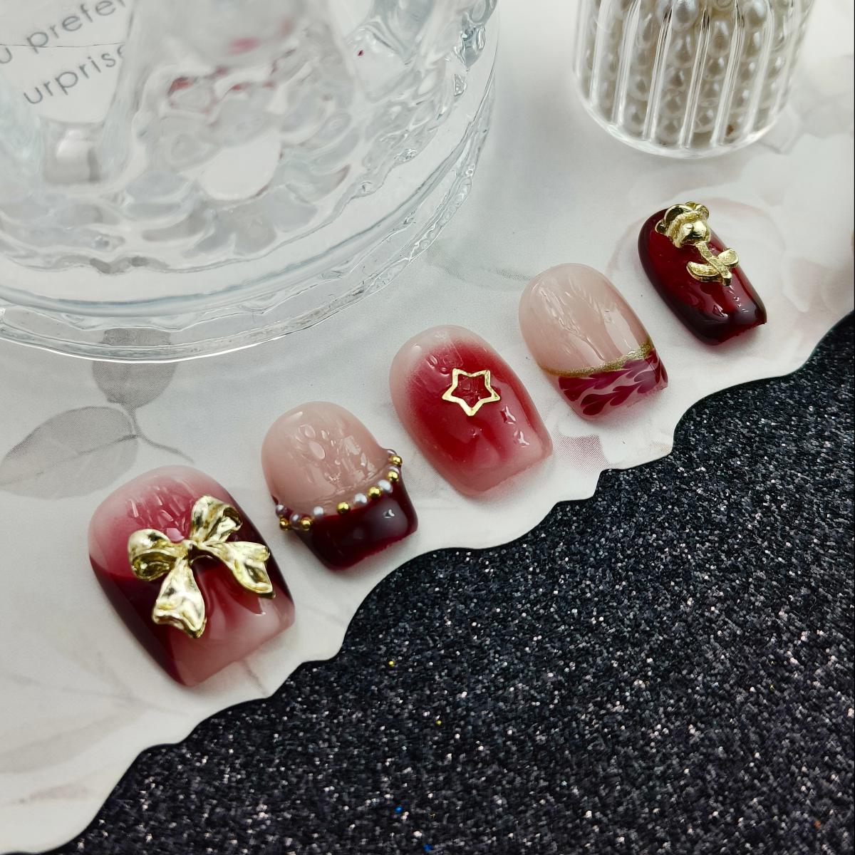 10pcs 3D Rose Hand drawn Handmade Press-on nails Short Coffin Nails Bundle Sweet Cherry Love Bow Gorgeous Finished nail stickers Free storage box jell