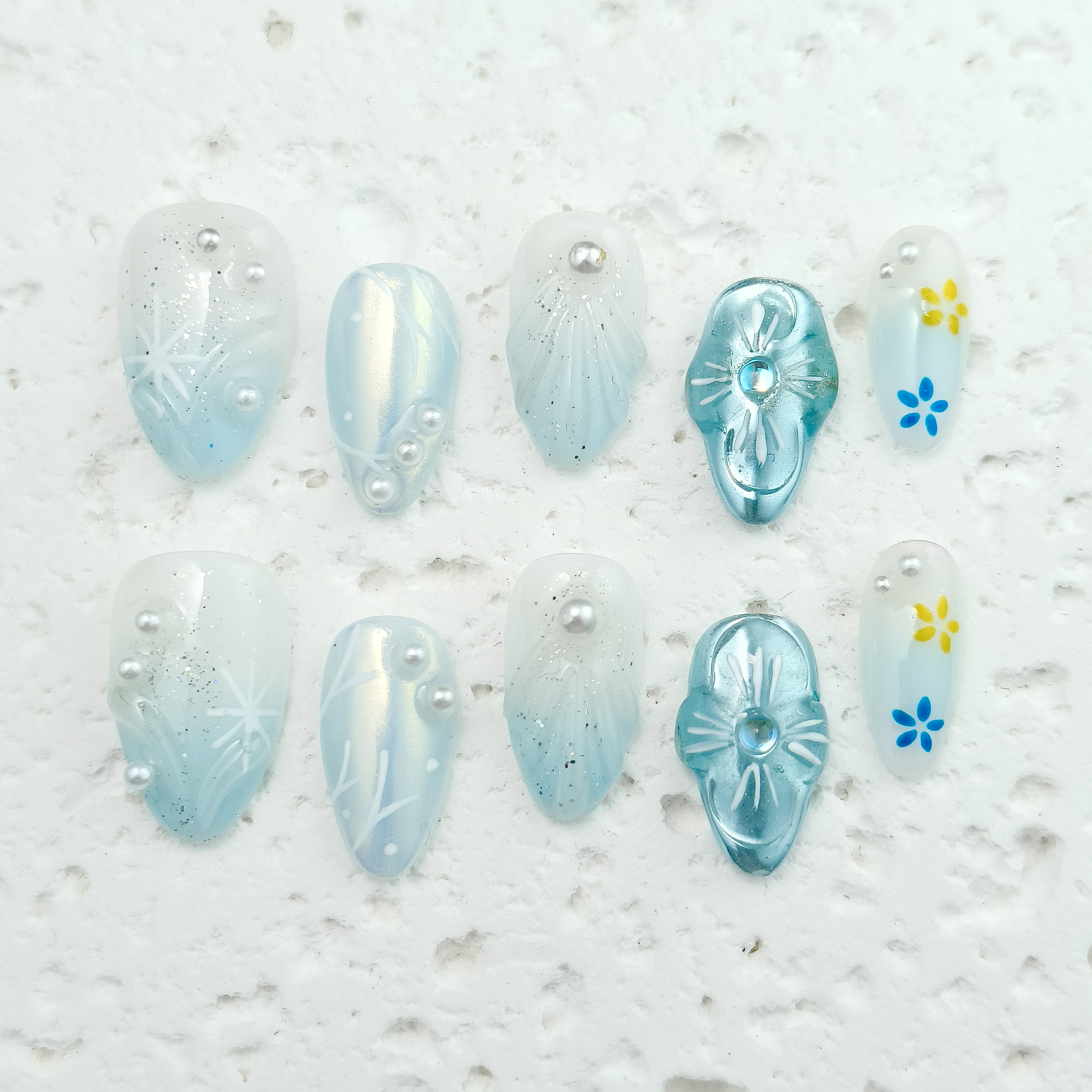 10pcs 3D Hand drawn Flowers Handmade Press-on nails Short Almond Nails Bundle Pearl Elegant Finished nail stickers Free storage box jelly glue nail fi