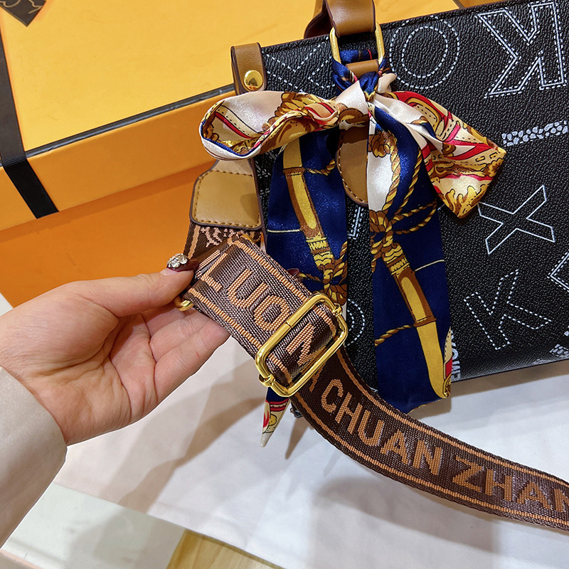 2025 New outdoor style luxury free delivery Designer Bag Large Capacity High Beauty Premium Printed Fashion Versatile Women's Handbag Single Shou