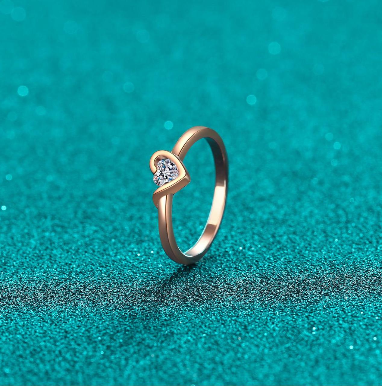 Chic S925 Sterling Silver Moissanite Ring Featuring a Delicate Heart Shape