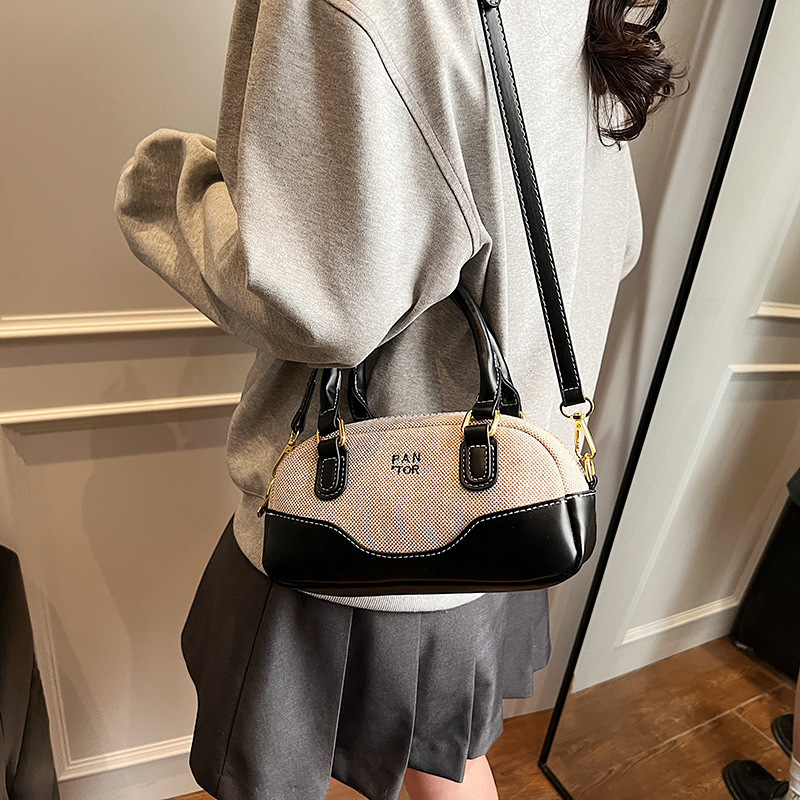 2025 New Outdoor Style Luxury Free Delivery Designer Bag Color Blocking Small Bowling Bag Niche Design Simple Commuting Boston Single Shoulder Pillow 