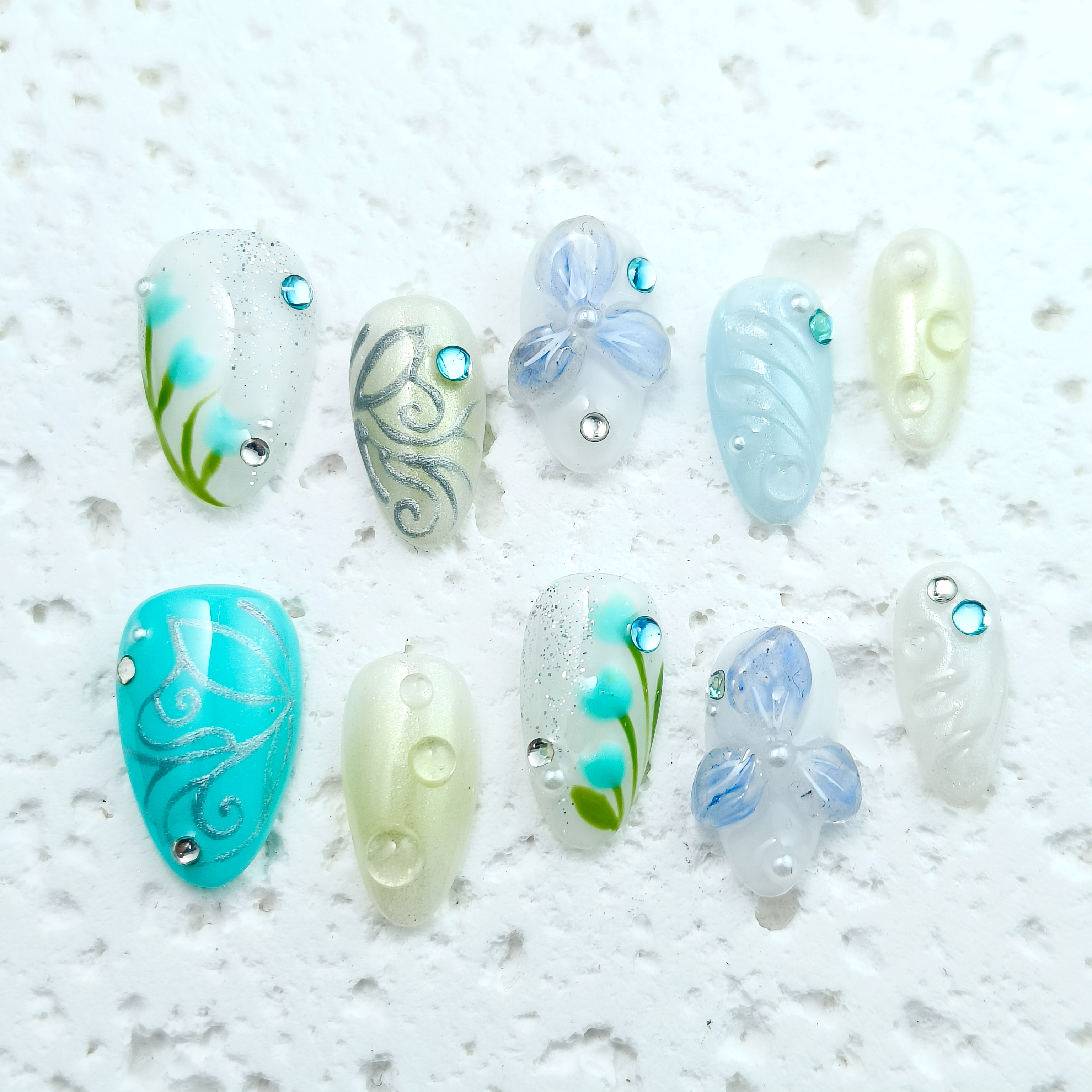 10pcs 3D Hand drawn Flowers Handmade Press-on nails Short Almond Nails Bundle Diamond Spring Summer Finished nail stickers Free storage box jelly glue