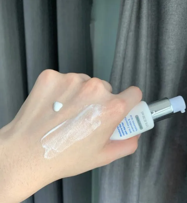 Skin renewing Ultra-Light Moisturizing Lotion 50ml 1.7oz For Normat to Oily Skin Moisturizing Cream