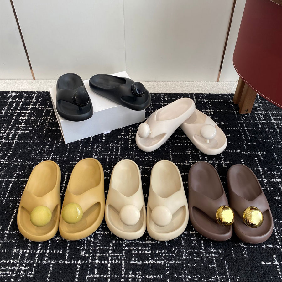 Top quality Patent leather buttons Platform Minimalism Simple flip-flops for women Vacation Flat slippers Beach sandals Luxury designer slides for womens
