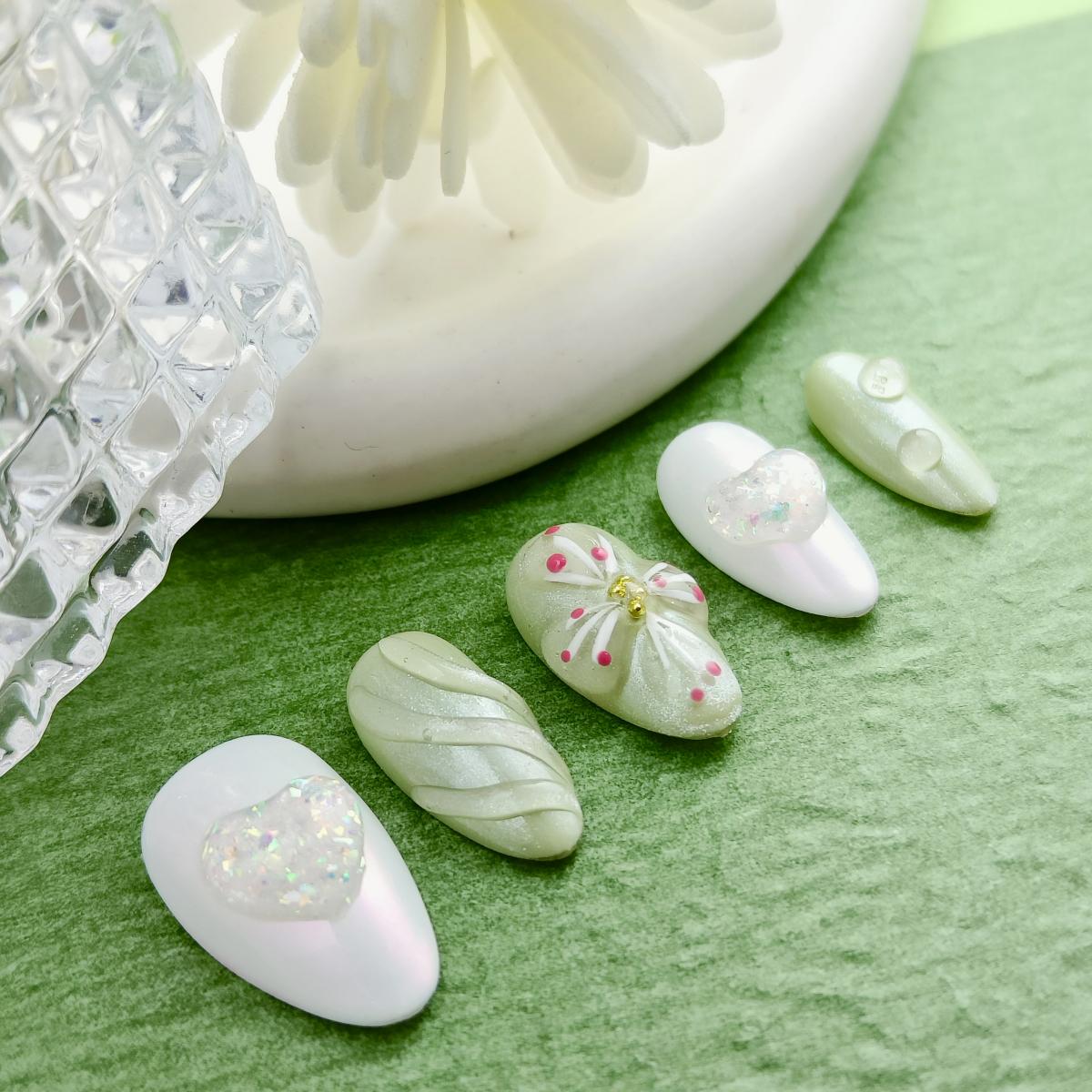 10pcs 3D Hand drawn Flowers Handmade Press-on nails Short Almond Nails Bundle 3D Love Green Spring Summer Finished nail stickers Free storage box jell