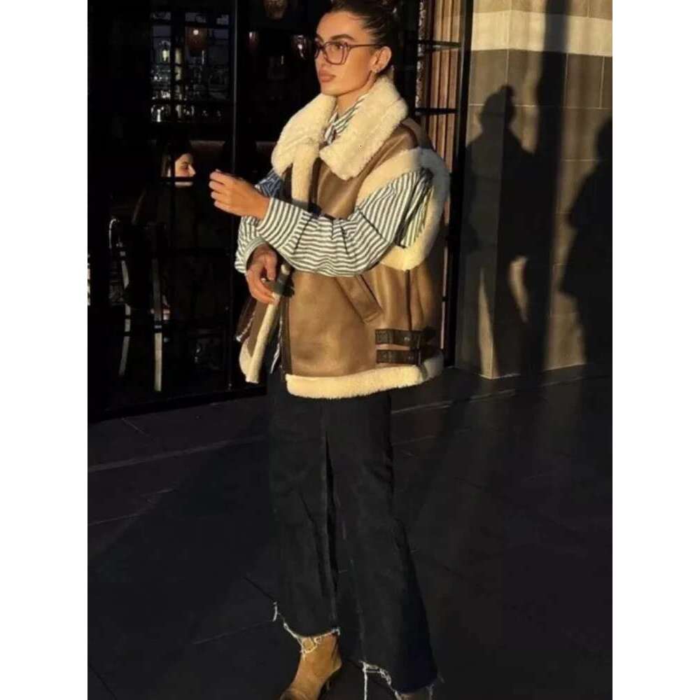 Coats Women ZBZA Women's Faux Fur Short Lapel Zipper Double Pocket Metal Button Strap Thickened Jacket Winter New Chic Warm Vest Designer