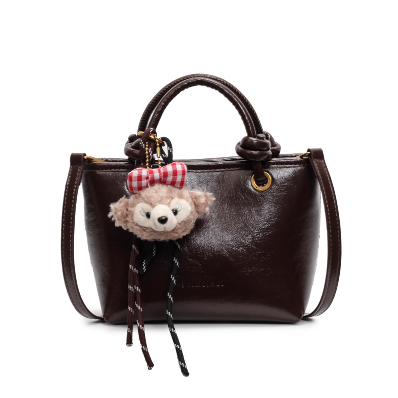 2025 New Outdoor Style Luxury Free Delivery Designer Bag Autumn/winter Melad Women's New Red Wedding Fashion Handheld Single Shoulder Crossbody B