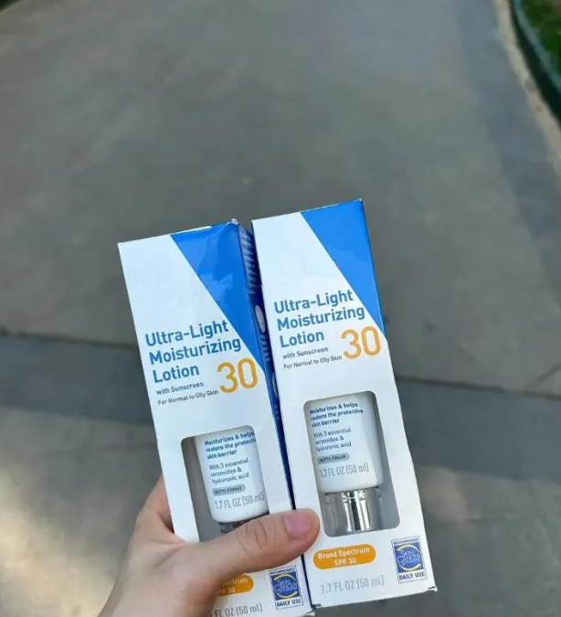 Skin renewing Ultra-Light Moisturizing Lotion 50ml 1.7oz For Normat to Oily Skin Moisturizing Cream