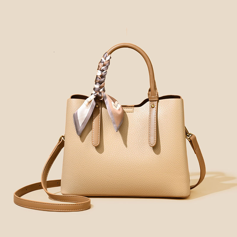 Free shipping designer bag Handbag, casual contrasting color, high-end feel, fashionable texture, women's shoulder bag, elegant temperament, moth