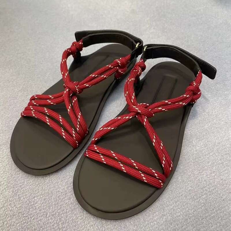 Knitted rope toe flip flops women in the summer of 2025, new flat bottomed beach sandals with clipped feet, casual and versatile for outdoor wear