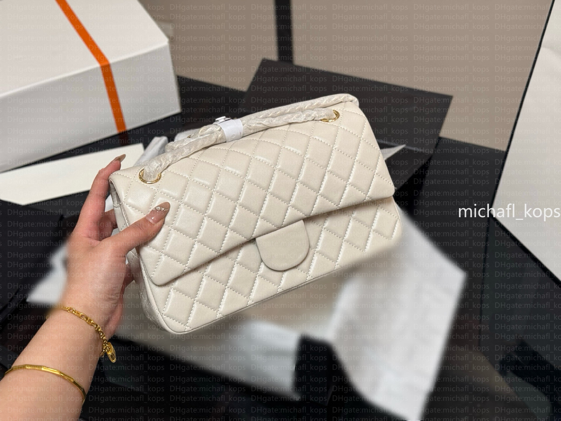 Designer bag 7A classic CF sheepskin bag diamond grid pattern shoulder bag women's flip bag fashionable high quality crossbody bag internal serial number steel stamp