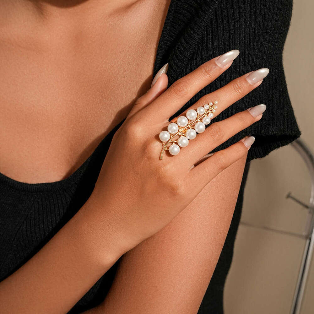 Designer Jewellery High Quality Starfish Pearl Hollowed Flower Opening Ring Niche Design for Resort Style Holiday Gift Textured Elegant Accessory