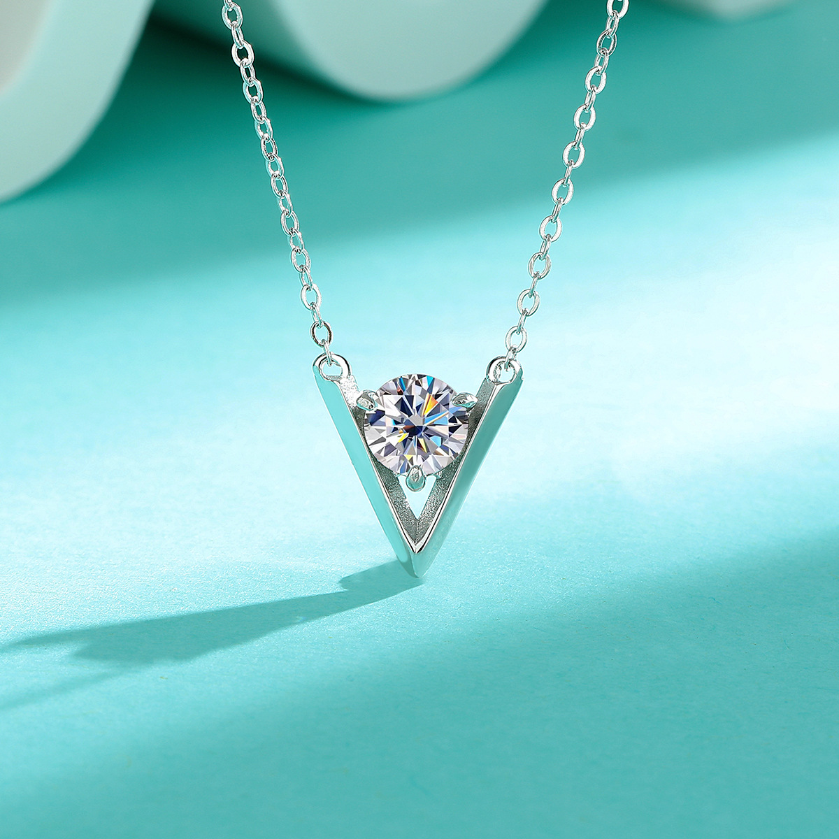 S925 Sterling Silver Moissanite V-Shape Necklace, Minimalist High-End Fashion Clavicle Chain, Luxury Niche Design Jewelry for Women