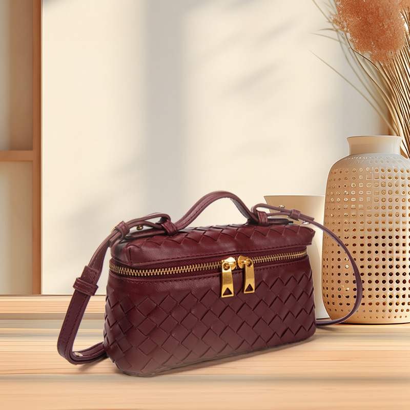 Luxury bag 2025 Outdoor Style Free Delivery Designer Handmade Fashionable Lunch New Trend Single Shoulder Hand-held Diagonal Cross Box Bag