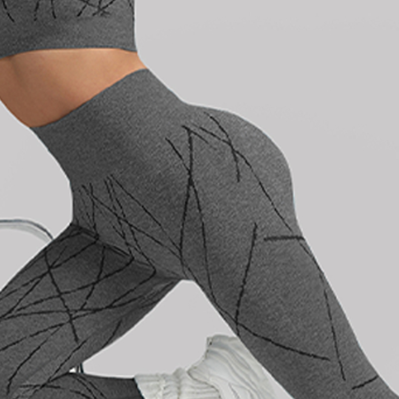 Ergonomic Fit Sportswear Ensemble Stretchy Moisture Wicking Apparel for Active Lifestyles