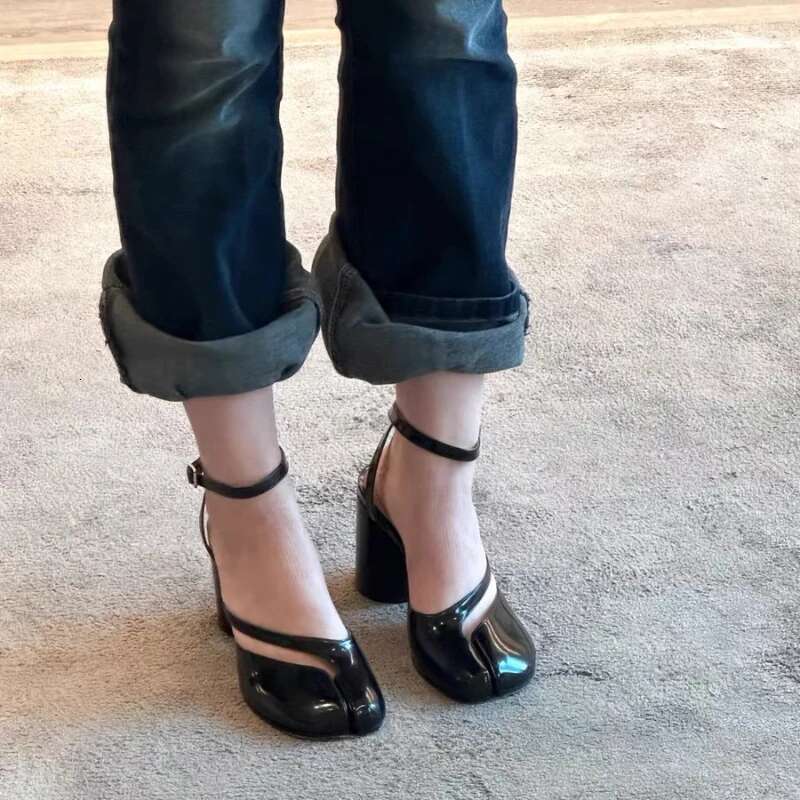 2025 New Tabi Sandals Women Brand Designe Cross Ankle Strap Buckle Slingback High Heels Chunky Heel Mary Jane Split-toe Shoes