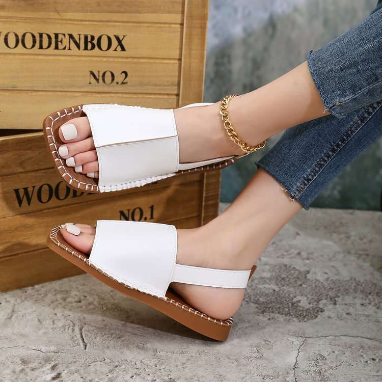 Designer Sandals Versatile Student Sandals 2025 Women's Bulltendon Bottom Comfortable Flat Sandals Outdoor Fashion Non Slip Sandals